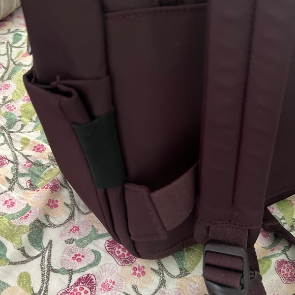 Briggs and Riley Essential Backpack-Plum Excellent conditon - Picture 6 of 13